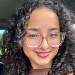 Meet your Posher, Alondra